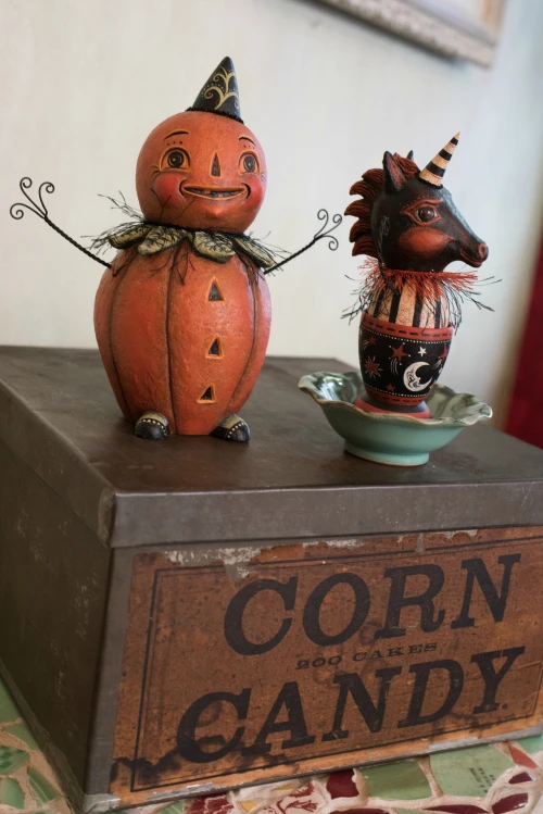 Johanna Parker creates whimsical Halloween sculptures with CelluClay.